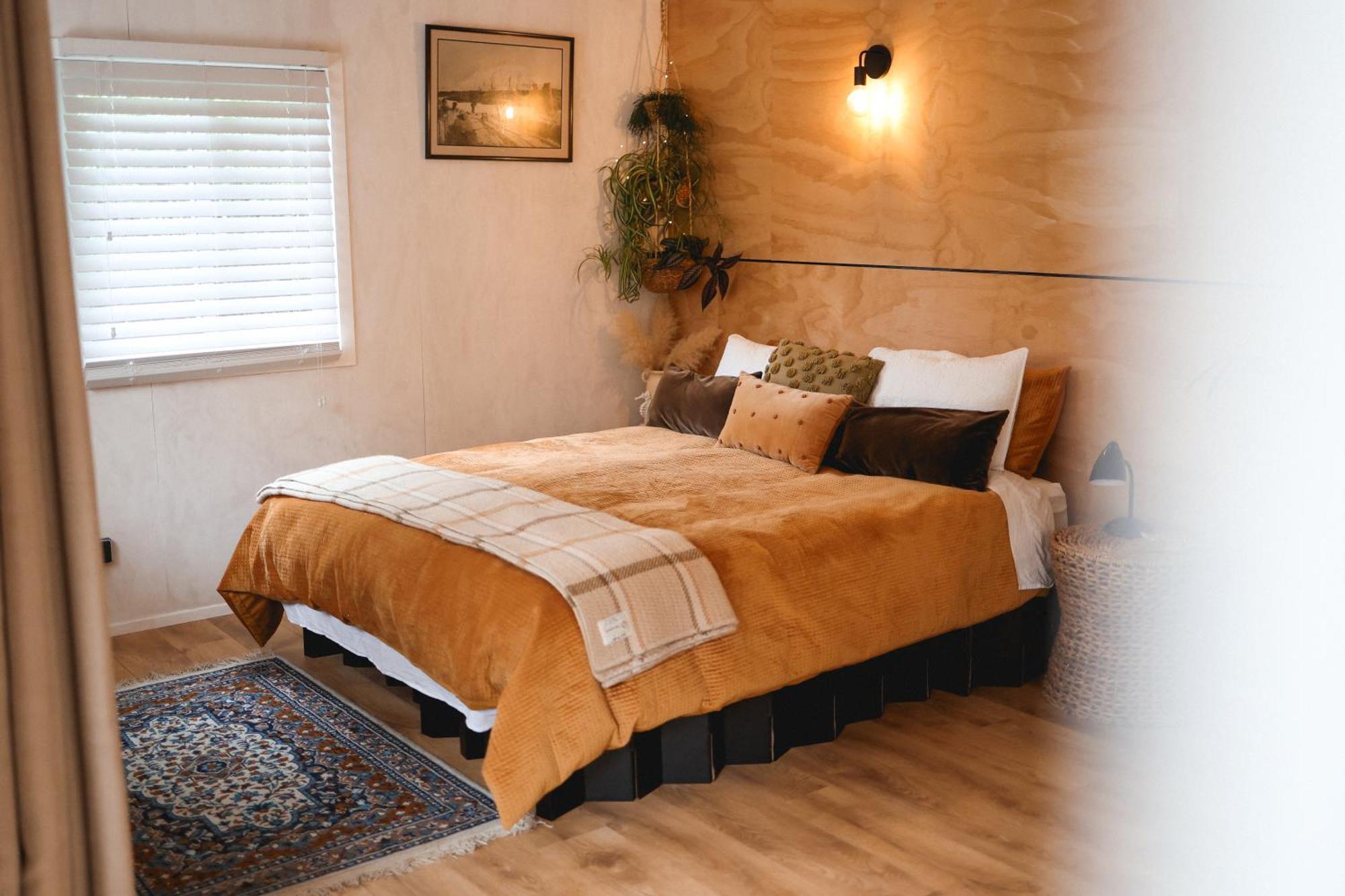 Kaitake Kabana - Unique, Off-Grid, Studio Retreat Oakura ภายนอก รูปภาพ