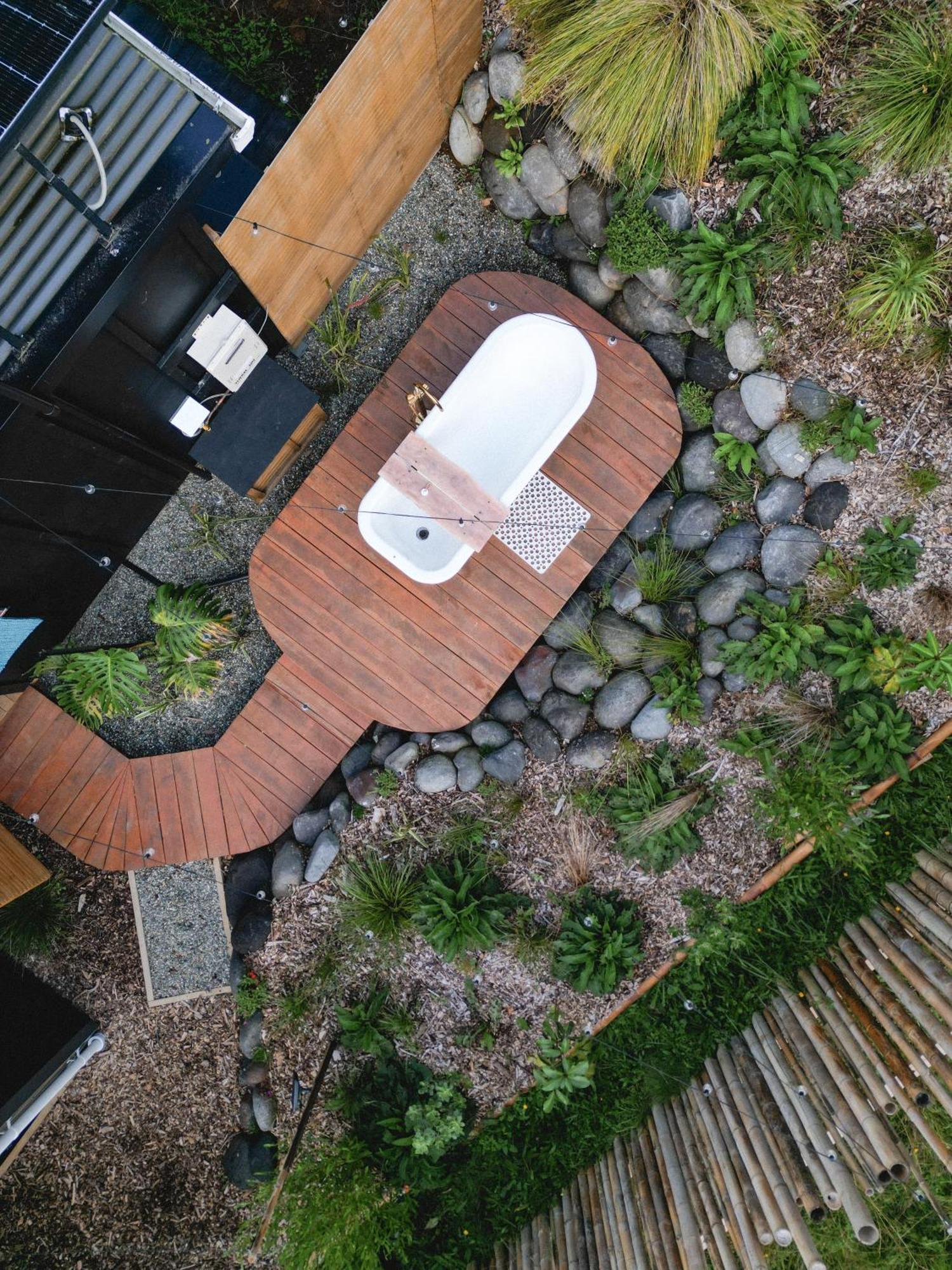 Kaitake Kabana - Unique, Off-Grid, Studio Retreat Oakura ภายนอก รูปภาพ